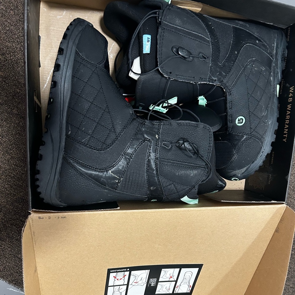 Like New Burton Mint snowboard boots 8.5